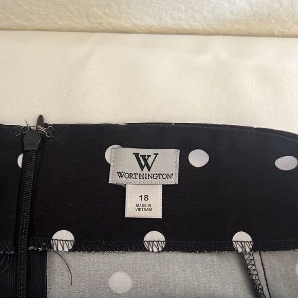 Worthington Pencil Skirt w/Pleated Back Detail - Size 18 - Picture 5 of 5